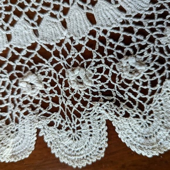 REDUCED Vintage Coffee-Coloured Oval Doilies c 1950s - Picture 5 of 6